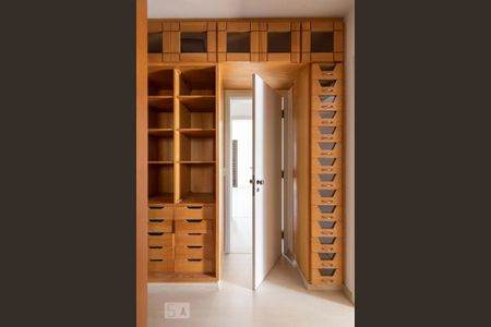 Apartamento à venda com 235m², 4 quartos e 3 vagasCloset da suíte