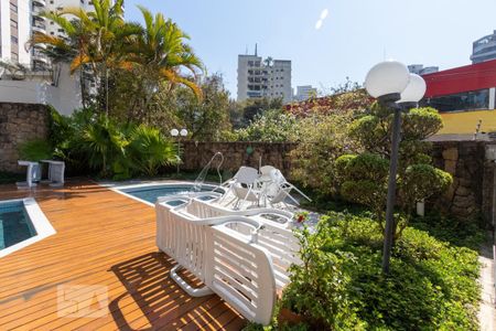 Apartamento à venda com 235m², 4 quartos e 3 vagasÁrea comum - Piscina