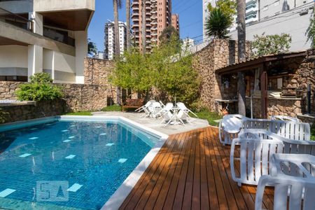 Apartamento à venda com 235m², 4 quartos e 3 vagasÁrea comum - Piscina
