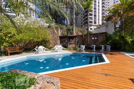 Apartamento à venda com 235m², 4 quartos e 3 vagasÁrea comum - Piscina