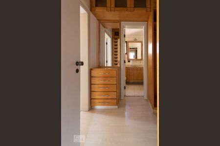 Apartamento à venda com 235m², 4 quartos e 3 vagasCloset da suíte