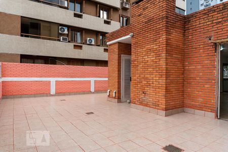 Casa à venda com 640m², 5 quartos e 8 vagasArea externa - Salão de Festas