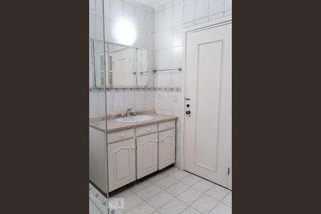 Casa à venda com 640m², 5 quartos e 8 vagasBanheiro Suite 2