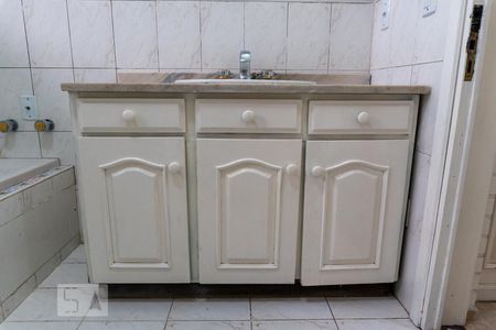 Casa à venda com 640m², 5 quartos e 8 vagasBanheiro Suite 2