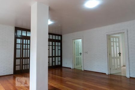 Casa à venda com 640m², 5 quartos e 8 vagasSala