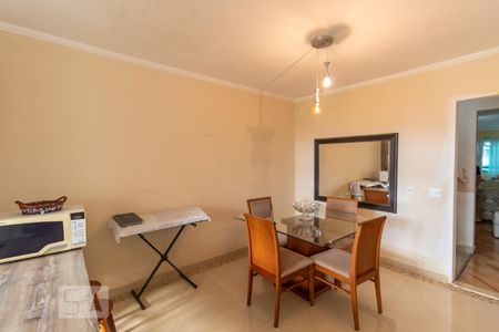 Casa à venda com 90m², 3 quartos e 2 vagas Casa à venda com 90m², 3 quartos e 2 vagasCozinha