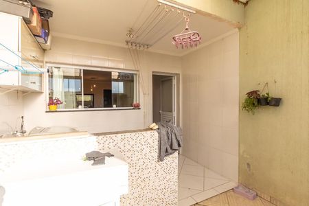 Casa à venda com 90m², 3 quartos e 2 vagas Casa à venda com 90m², 3 quartos e 2 vagasÁrea de Serviço