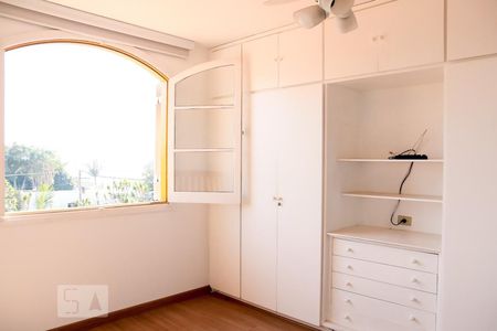 Casa à venda com 185m², 3 quartos e 2 vagas Casa à venda com 185m², 3 quartos e 2 vagasQuarto 1 - Suíte