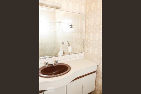 Casa à venda com 185m², 3 quartos e 2 vagas Casa à venda com 185m², 3 quartos e 2 vagasBanheiro Suíte