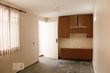 Casa à venda com 185m², 3 quartos e 2 vagas Casa à venda com 185m², 3 quartos e 2 vagasEdicula