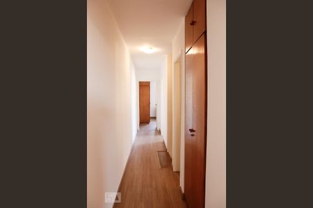 Casa à venda com 185m², 3 quartos e 2 vagas Casa à venda com 185m², 3 quartos e 2 vagasCorredor