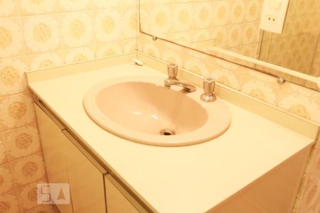 Casa à venda com 185m², 3 quartos e 2 vagas Casa à venda com 185m², 3 quartos e 2 vagasBanheiro Social