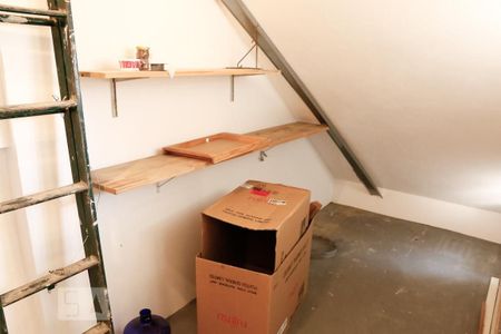 Casa à venda com 185m², 3 quartos e 2 vagas Casa à venda com 185m², 3 quartos e 2 vagasQuarto de Ferramentas