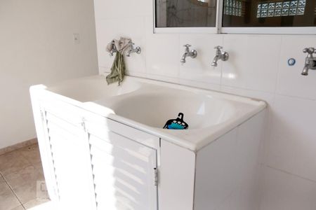 Casa à venda com 185m², 3 quartos e 2 vagas Casa à venda com 185m², 3 quartos e 2 vagasÁrea de Serviço