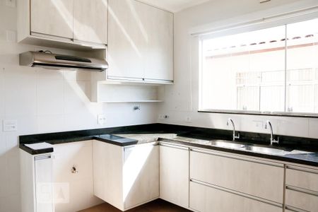 Casa à venda com 185m², 3 quartos e 2 vagas Casa à venda com 185m², 3 quartos e 2 vagasCozinha