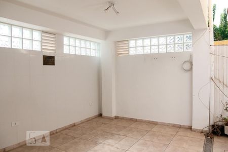 Casa à venda com 185m², 3 quartos e 2 vagas Casa à venda com 185m², 3 quartos e 2 vagasQuintal / Área de Serviço
