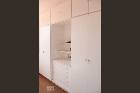 Casa à venda com 185m², 3 quartos e 2 vagas Casa à venda com 185m², 3 quartos e 2 vagasQuarto 1 - Suíte