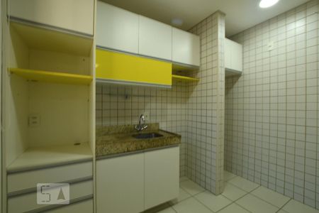 Cozinha de apartamento para alugar com 1 quarto, 60m² em Setor de Habitações Individuais Norte, Brasília