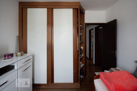 Apartamento à venda com 138m², 4 quartos e 3 vagasQuarto 2