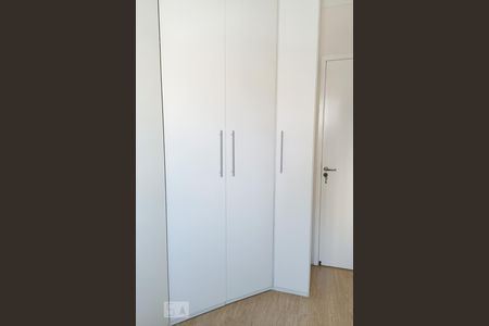 Quarto 1 de apartamento para alugar com 3 quartos, 68m² em Jardim Tupanci, Barueri