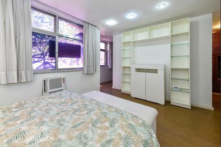 Apartamento à venda com 200m², 3 quartos e sem vaga Apartamento à venda com 200m², 3 quartos e sem vagaSuíte