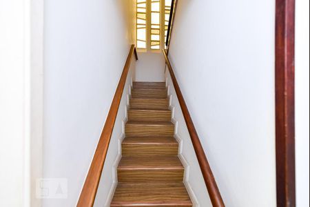 Apartamento à venda com 200m², 3 quartos e sem vaga Apartamento à venda com 200m², 3 quartos e sem vagaEscadas