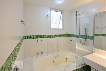 Apartamento à venda com 200m², 3 quartos e sem vaga Apartamento à venda com 200m², 3 quartos e sem vagaBanheiro da Suíte