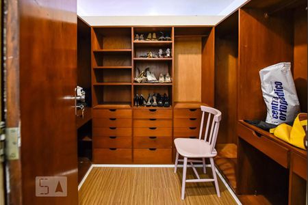 Apartamento à venda com 200m², 3 quartos e sem vaga Apartamento à venda com 200m², 3 quartos e sem vagaSuíte -Closet
