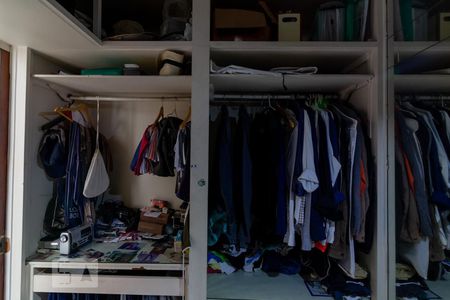 Apartamento à venda com 149m², 4 quartos e 1 vaga Apartamento à venda com 149m², 4 quartos e 1 vagaCloset da suíte