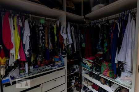 Apartamento à venda com 149m², 4 quartos e 1 vaga Apartamento à venda com 149m², 4 quartos e 1 vagaCloset da suíte