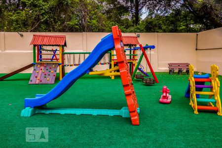 Apartamento à venda com 262m², 4 quartos e 1 vaga Apartamento à venda com 262m², 4 quartos e 1 vagaPlayground