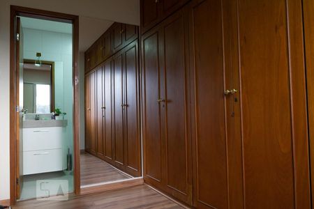 Apartamento à venda com 262m², 4 quartos e 1 vaga Apartamento à venda com 262m², 4 quartos e 1 vagaSuíte