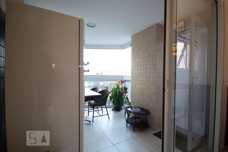 Apartamento à venda com 187m², 4 quartos e 4 vagas Apartamento à venda com 187m², 4 quartos e 4 vagasSacada Gourmet