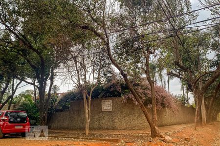 Casa à venda com 1000m², 5 quartos e 4 vagas Casa à venda com 1000m², 5 quartos e 4 vagasFachada