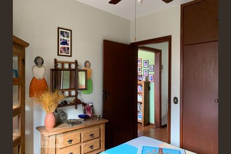 Casa à venda com 1000m², 5 quartos e 4 vagas Casa à venda com 1000m², 5 quartos e 4 vagasQuarto 2