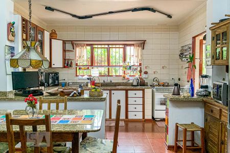 Casa à venda com 1000m², 5 quartos e 4 vagas Casa à venda com 1000m², 5 quartos e 4 vagasCozinha