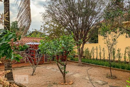 Casa à venda com 1000m², 5 quartos e 4 vagas Casa à venda com 1000m², 5 quartos e 4 vagasÁrea Externa