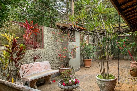 Casa à venda com 1000m², 5 quartos e 4 vagas Casa à venda com 1000m², 5 quartos e 4 vagasÁrea Externa