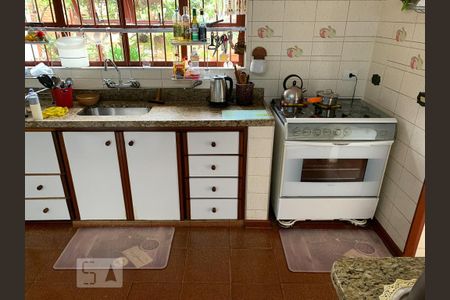 Casa à venda com 1000m², 5 quartos e 4 vagas Casa à venda com 1000m², 5 quartos e 4 vagasCozinha