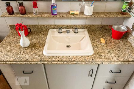 Casa à venda com 1000m², 5 quartos e 4 vagas Casa à venda com 1000m², 5 quartos e 4 vagasBanheiro Social