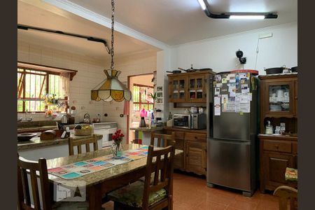 Casa à venda com 1000m², 5 quartos e 4 vagas Casa à venda com 1000m², 5 quartos e 4 vagasCozinha