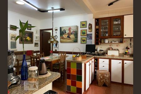 Casa à venda com 1000m², 5 quartos e 4 vagas Casa à venda com 1000m², 5 quartos e 4 vagasCozinha