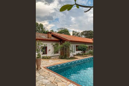 Casa à venda com 1000m², 5 quartos e 4 vagas Casa à venda com 1000m², 5 quartos e 4 vagasÁrea Externa