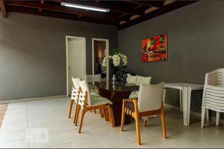 Casa à venda com 300m², 3 quartos e 4 vagas Casa à venda com 300m², 3 quartos e 4 vagasEspaço Gourmet