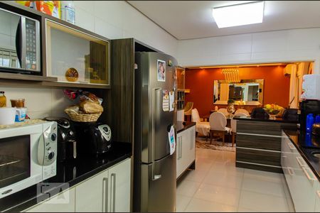 Casa à venda com 300m², 3 quartos e 4 vagas Casa à venda com 300m², 3 quartos e 4 vagasCozinha - Armários