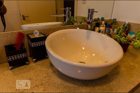 Casa à venda com 300m², 3 quartos e 4 vagas Casa à venda com 300m², 3 quartos e 4 vagasBanheiro Social