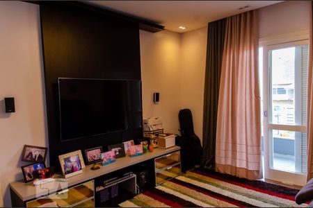 Casa à venda com 300m², 3 quartos e 4 vagas Casa à venda com 300m², 3 quartos e 4 vagasSala de TV