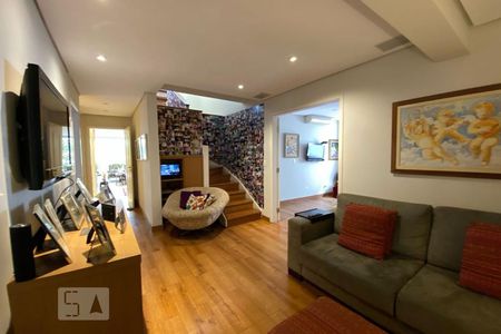 Casa para alugar com 412m², 5 quartos e 2 vagas Casa para alugar com 412m², 5 quartos e 2 vagasSala de Tv