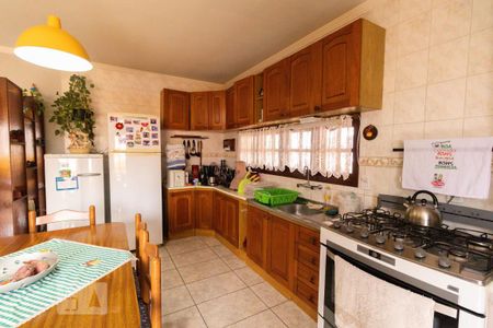 Casa à venda com 475m², 4 quartos e 5 vagas Casa à venda com 475m², 4 quartos e 5 vagasCozinha