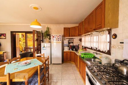 Casa à venda com 475m², 4 quartos e 5 vagas Casa à venda com 475m², 4 quartos e 5 vagasCozinha